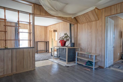 5220 52 Street, Mirror, AB - Indoor Photo Showing Other Room