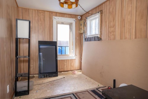 5220 52 Street, Mirror, AB - Indoor