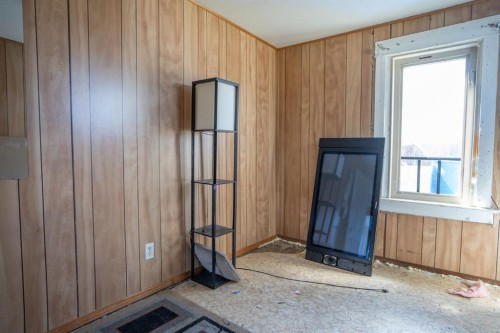 5220 52 Street, Mirror, AB - Indoor Photo Showing Other Room
