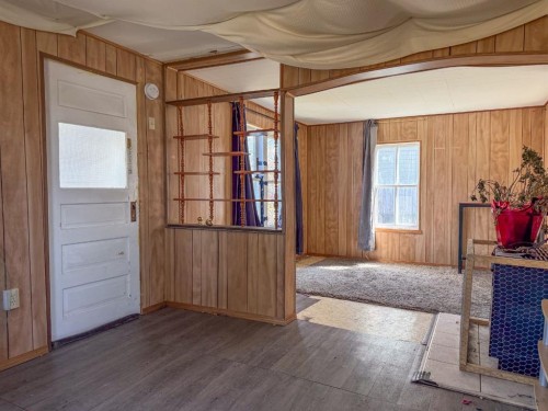 5220 52 Street, Mirror, AB - Indoor Photo Showing Other Room