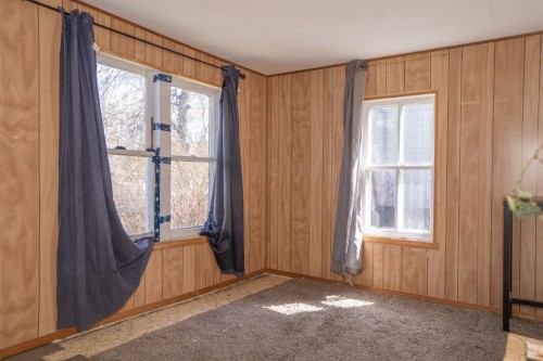 5220 52 Street, Mirror, AB - Indoor Photo Showing Other Room