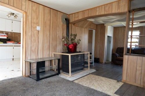 5220 52 Street, Mirror, AB - Indoor Photo Showing Other Room