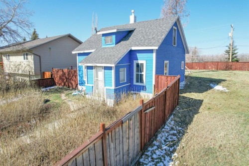 5220 52 Street, Mirror, AB - Outdoor