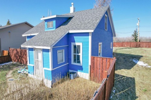 5220 52 Street, Mirror, AB - Outdoor
