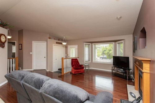 189 Lampard Crescent, Red Deer, AB - Indoor Photo Showing Living Room