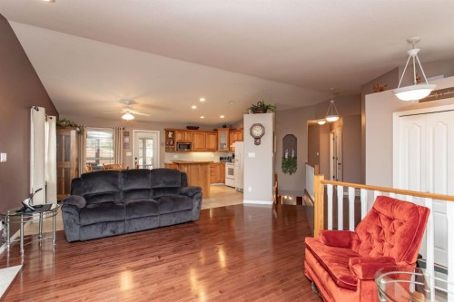 189 Lampard Crescent, Red Deer, AB - Indoor Photo Showing Living Room