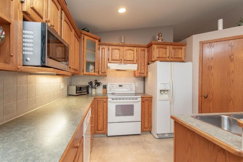 189 Lampard Crescent, Red Deer, AB - Indoor Photo Showing Kitchen