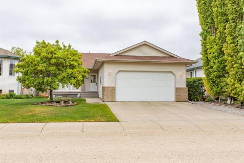 189 Lampard Crescent, Red Deer, AB - Outdoor With Facade