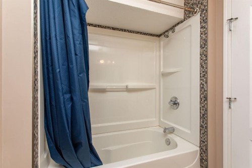 189 Lampard Crescent, Red Deer, AB - Indoor Photo Showing Bathroom