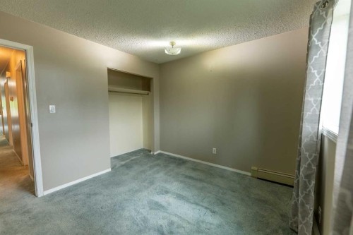 4904 51 Avenue, Eckville, AB 
