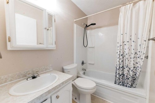 4904 51 Avenue, Eckville, AB 