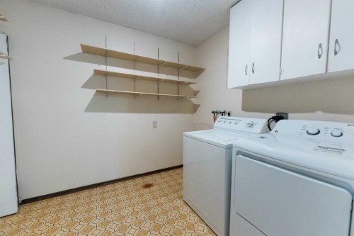 4904 51 Avenue, Eckville, AB 