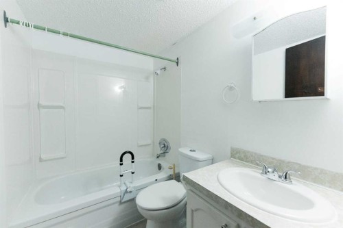 4904 51 Avenue, Eckville, AB 