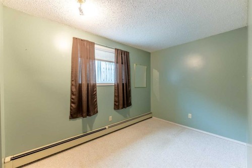 4904 51 Avenue, Eckville, AB 