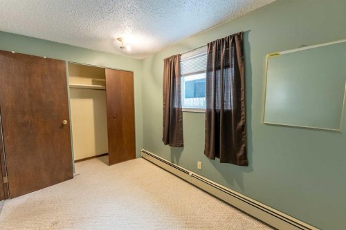 4904 51 Avenue, Eckville, AB 