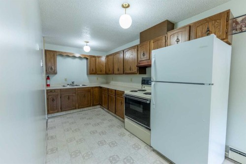 4904 51 Avenue, Eckville, AB 
