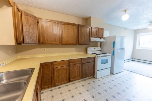 4904 51 Avenue, Eckville, AB 
