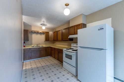 4904 51 Avenue, Eckville, AB 