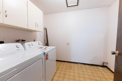 4904 51 Avenue, Eckville, AB 