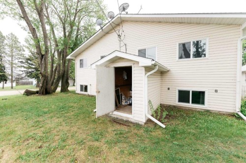 4904 51 Avenue, Eckville, AB 