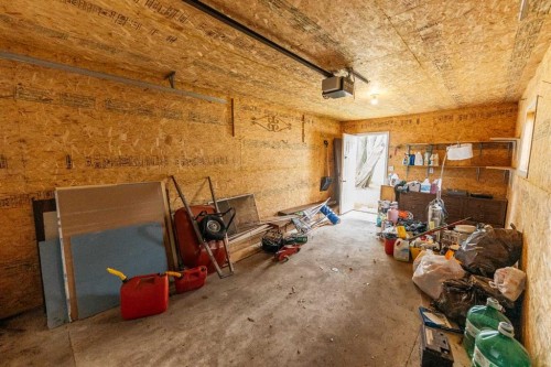 4904 51 Avenue, Eckville, AB 