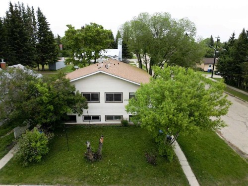 4904 51 Avenue, Eckville, AB 