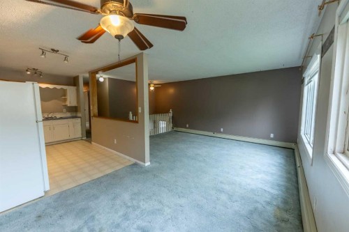 4904 51 Avenue, Eckville, AB 