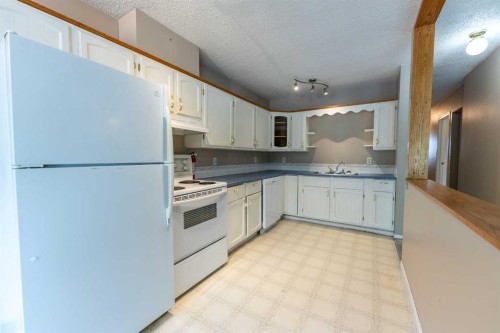 4904 51 Avenue, Eckville, AB 