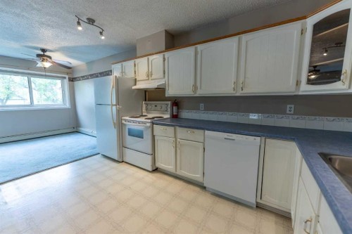 4904 51 Avenue, Eckville, AB 