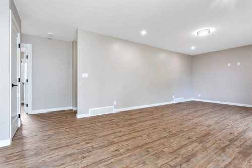 87 Norris Close, Red Deer, AB 