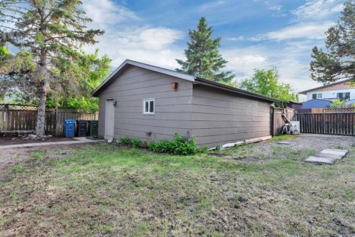 87 Norris Close, Red Deer, AB 