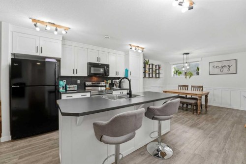906-339 Viscount Drive, Red Deer, AB - Indoor Photo Showing Kitchen With Double Sink