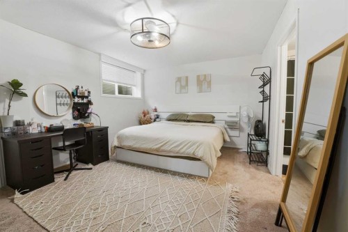 906-339 Viscount Drive, Red Deer, AB - Indoor Photo Showing Bedroom