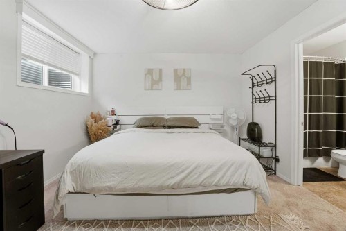 906-339 Viscount Drive, Red Deer, AB - Indoor Photo Showing Bedroom