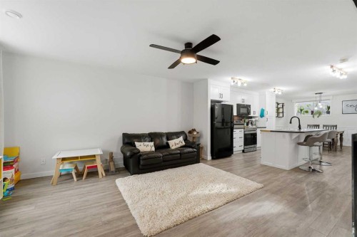 906-339 Viscount Drive, Red Deer, AB - Indoor Photo Showing Other Room