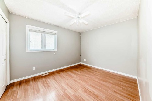 5910 60 Ave, Ponoka, AB 