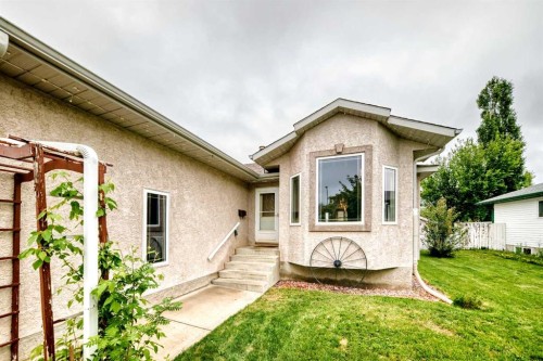 5910 60 Ave, Ponoka, AB 