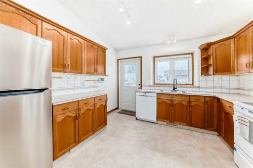 5910 60 Ave, Ponoka, AB 