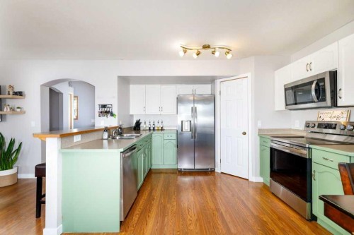 46 James Street, Red Deer, AB - Indoor Photo Showing Kitchen