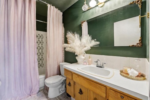 26 Odstone Green, Red Deer, AB - Indoor Photo Showing Bathroom