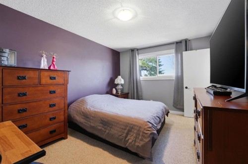 26 Odstone Green, Red Deer, AB - Indoor Photo Showing Bedroom