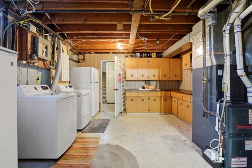 26 Odstone Green, Red Deer, AB - Indoor Photo Showing Laundry Room