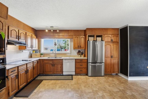 26 Odstone Green, Red Deer, AB - Indoor Photo Showing Kitchen