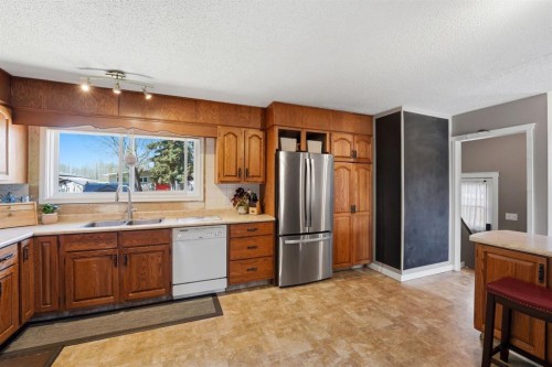 26 Odstone Green, Red Deer, AB - Indoor Photo Showing Kitchen With Double Sink