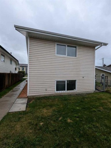 4727 44 Street, Sylvan Lake, AB 