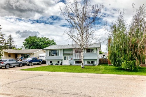 67 Newcombe Crescent, Red Deer, AB 