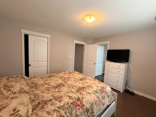 5019 49 Street, Hardisty, AB - Indoor Photo Showing Bedroom