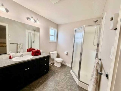 5019 49 Street, Hardisty, AB - Indoor Photo Showing Bathroom