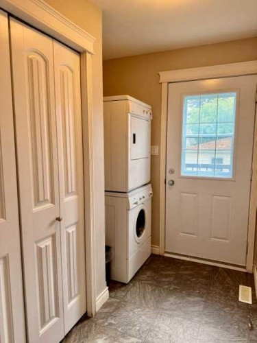5019 49 Street, Hardisty, AB - Indoor Photo Showing Laundry Room