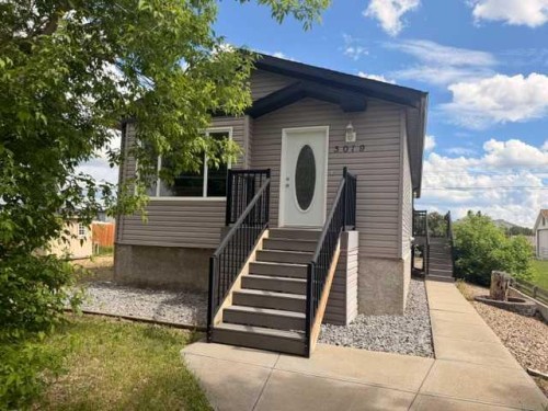 5019 49 Street, Hardisty, AB - Outdoor